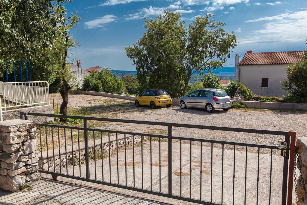 Holiday Home Nika Omišalj Exteriör bild